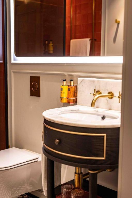 King Suite Spa Bath
